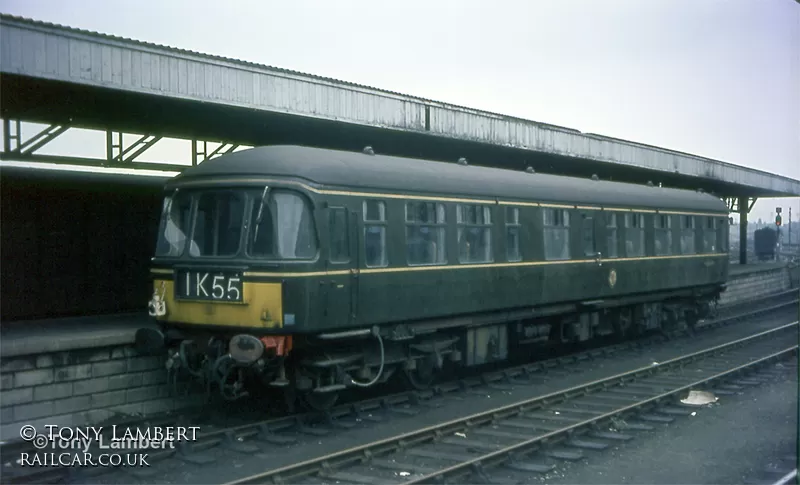 Class 124 DMU at York