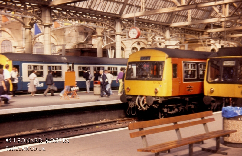 Class 101 DMU at Glasgow Central