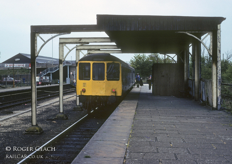 Class 104 DMU at Bedford St Johns