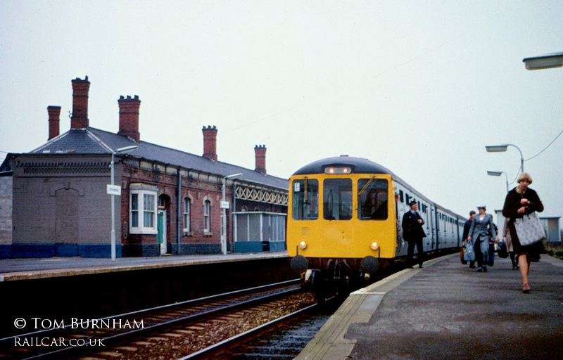 Class 104 DMU at Uttoxeter