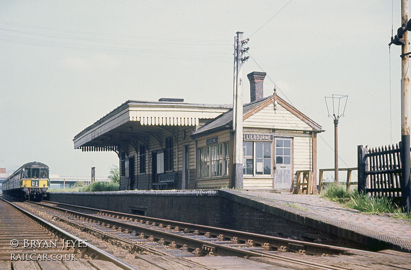 Class 104 DMU at Lilbourne