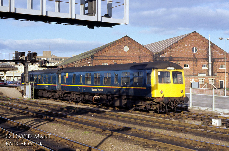 Class 105 DMU at York