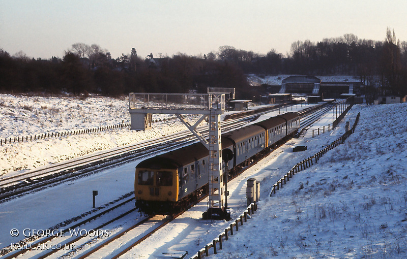 Class 105 DMU at Hadley Wood