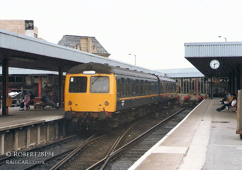 Class 105 DMU at Bradford Interchange