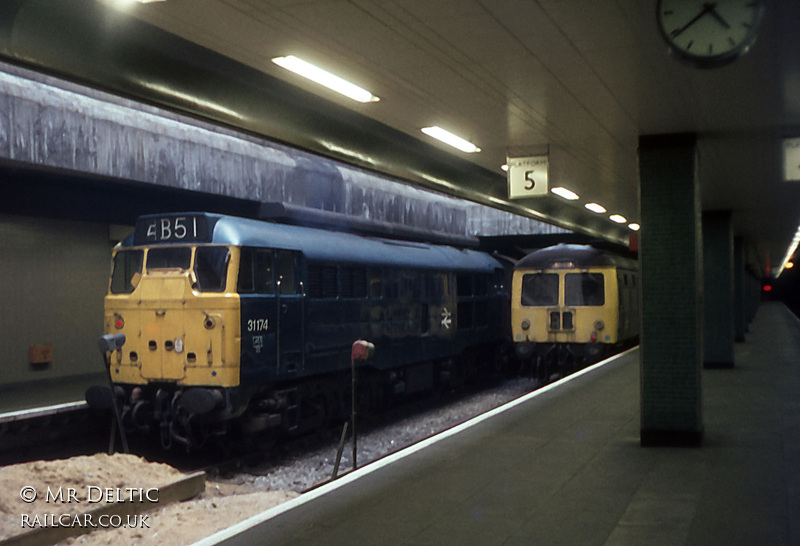 Class 105 DMU at Moorgate