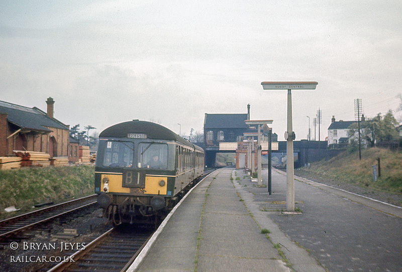 Class 105 DMU at Rugby Central