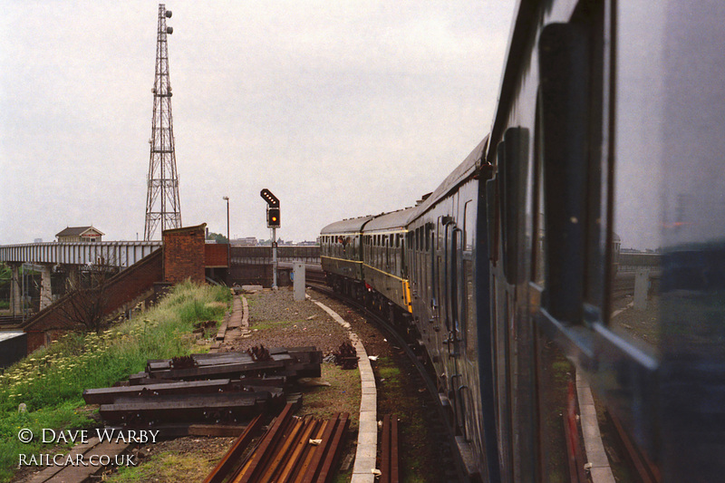 Class 105 DMU at Willesden Junction High Level