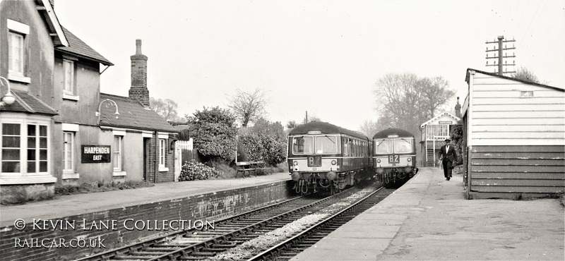 Class 105 DMU at Harpenden East