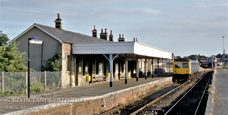 Class 105 DMU at Harwich Town