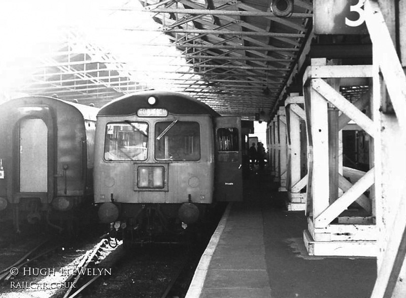 Class 105 DMU at Yarmouth Vauxhall