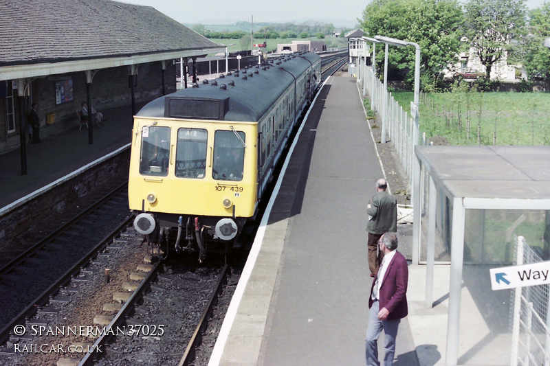 Class 107 DMU at Kilwinning