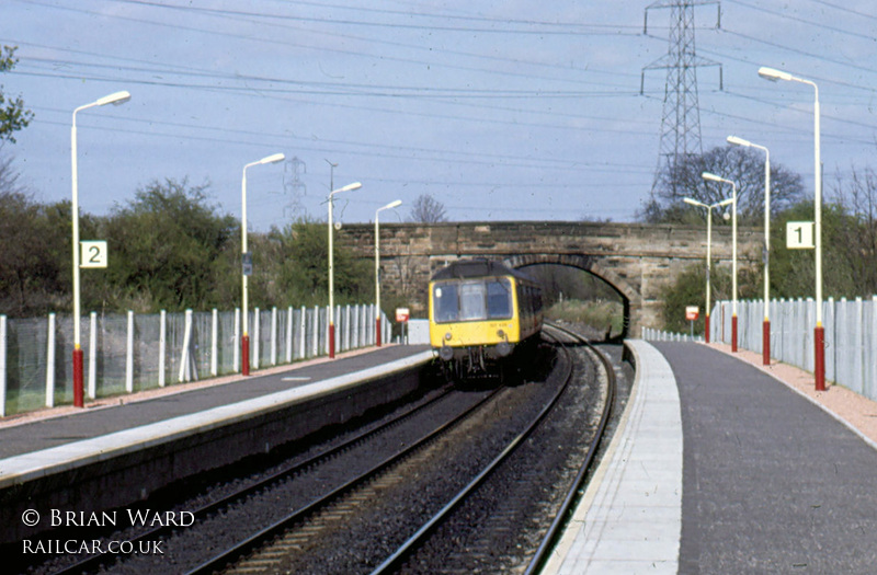 Class 107 DMU at Curriehill