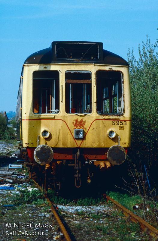 Class 108 DMU at Pantyfynnon