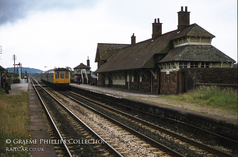 Class 108 DMU at Askam