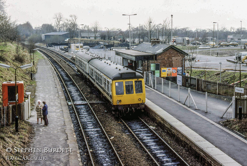 Class 108 DMU at Rose Hill