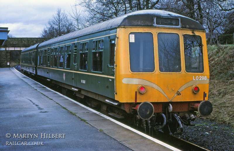 Class 108 DMU at Rose Hill