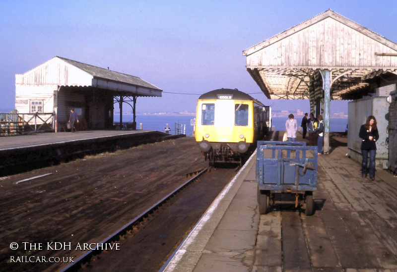Class 114 DMU at New Holland Pier