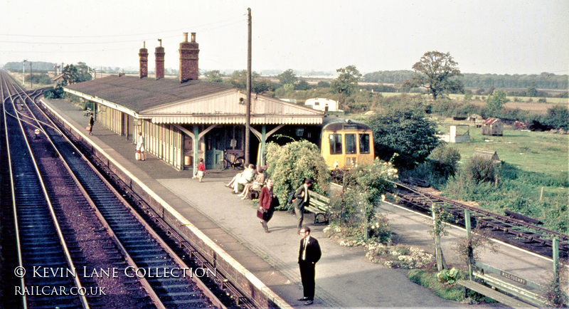 Class 114 DMU at Willoughby