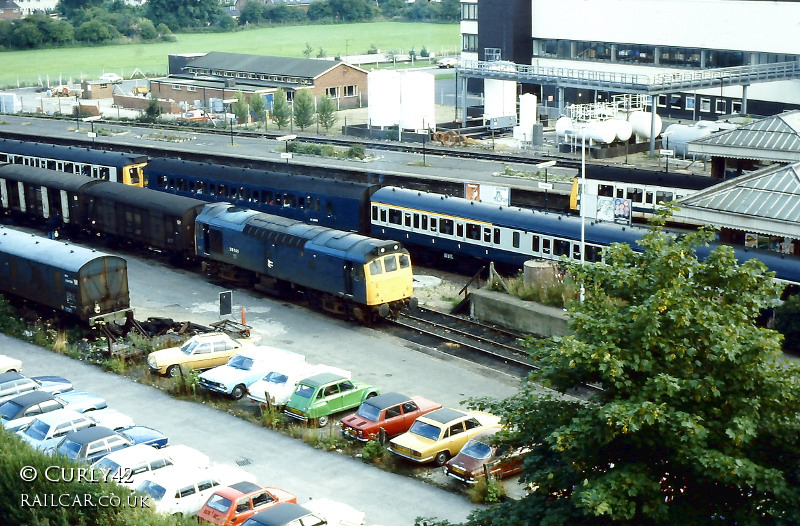 Class 115 DMU at Aylesbury