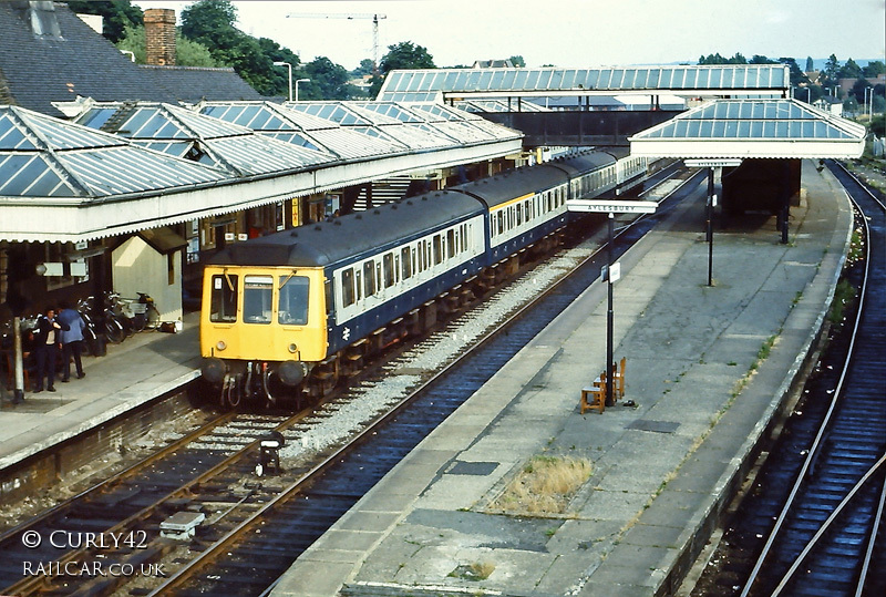 Class 115 DMU at Aylesbury