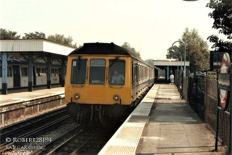 Class 115 DMU at Chalfont