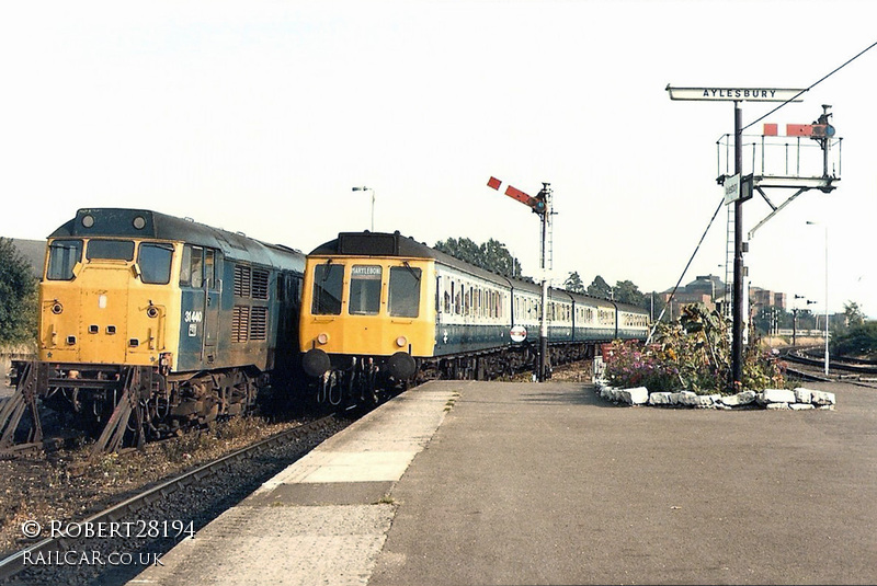 Class 115 DMU at Aylesbury