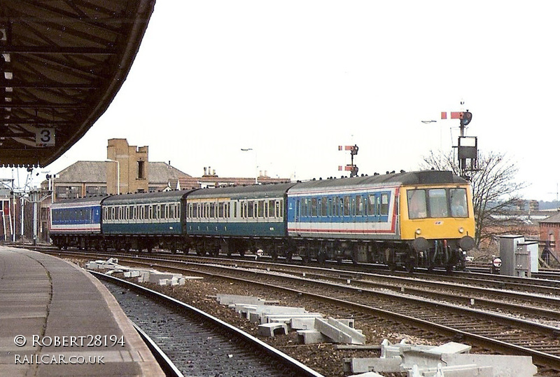 Class 115 DMU at High Wycombe