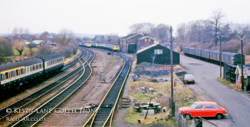 Class 115 DMU at Aylesbury