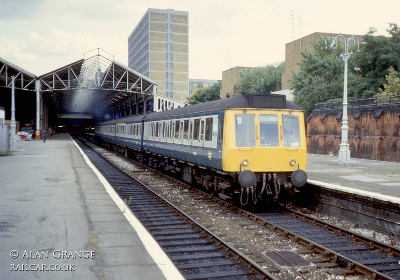 Class 115 DMU at Marylebone