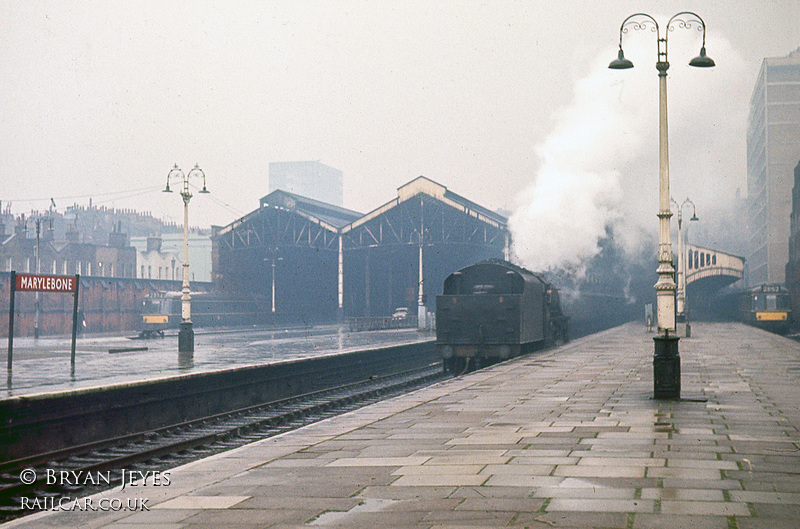 Class 115 DMU at Marylebone