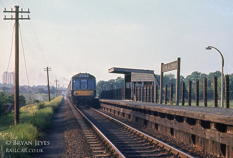 Class 115 DMU at South Aylesbury Halt