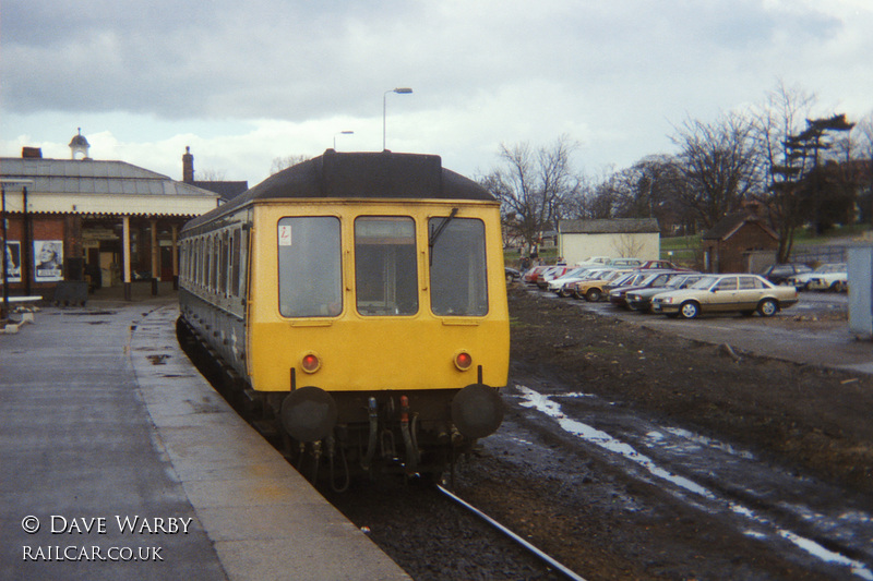 Class 115 DMU at Aylesbury