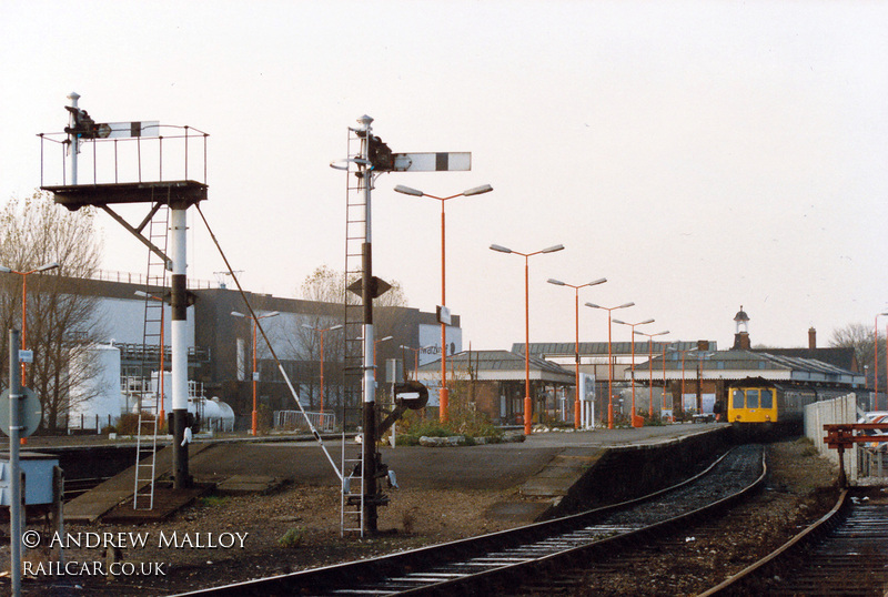 Class 115 DMU at Aylesbury