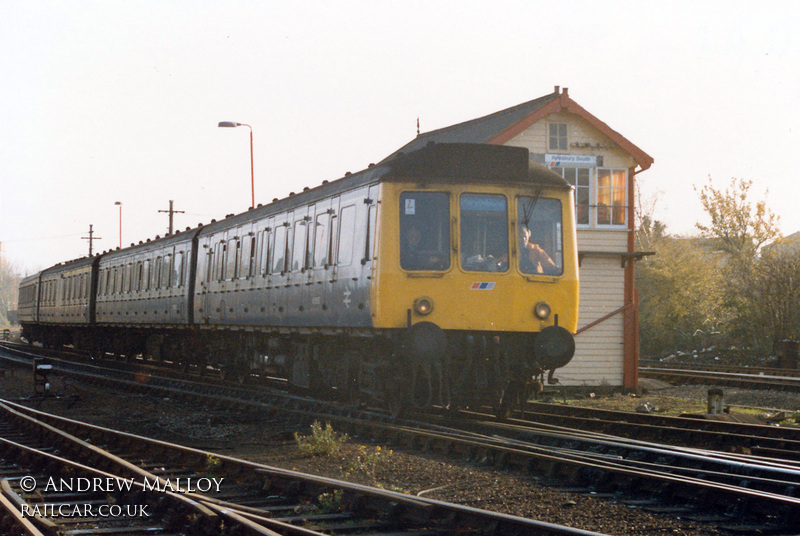 Class 115 DMU at Aylesbury