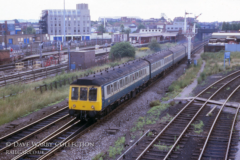 Class 115 DMU at Neasden