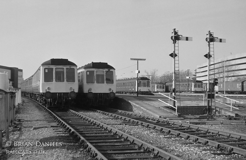 Class 115 DMU at Aylesbury