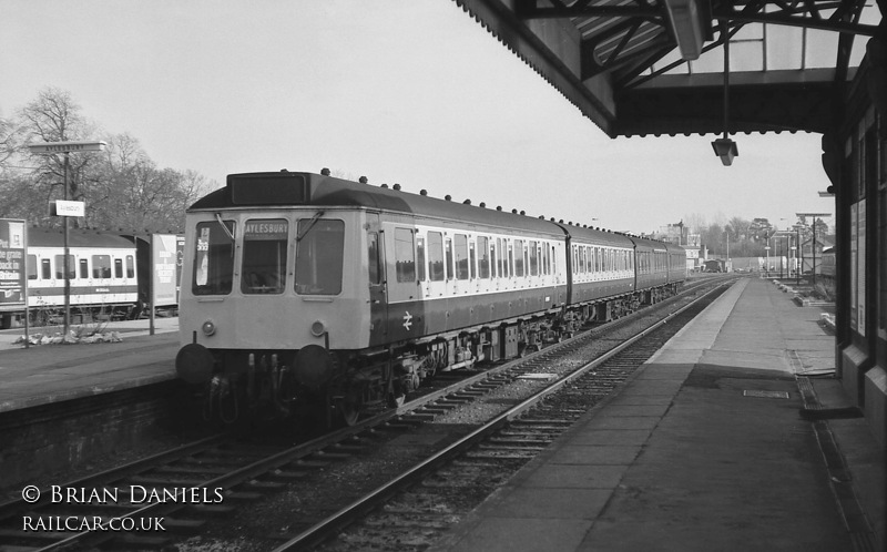 Class 115 DMU at Aylesbury