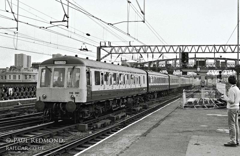 Class 116 DMU at Glasgow Central