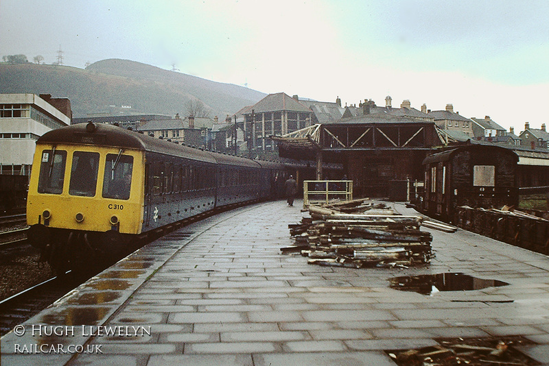 Class 116 DMU at Pontypridd