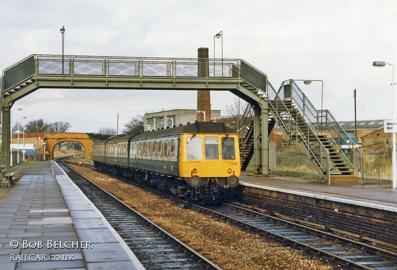 Class 117 DMU at Moreton-in-Marsh