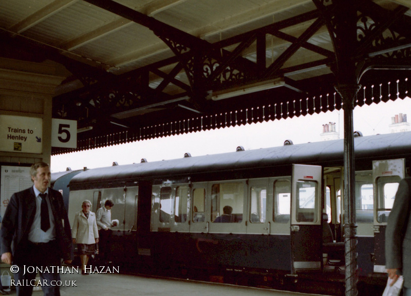 Class 117 DMU at Twyford