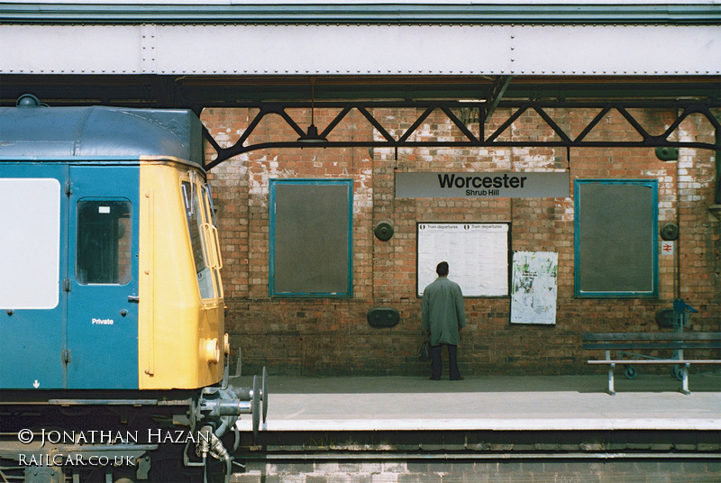 Class 117 DMU at Worcester Shrub Hill