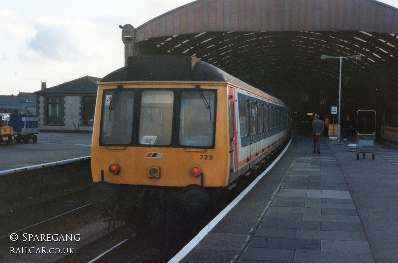 Class 117 DMU at Penzance