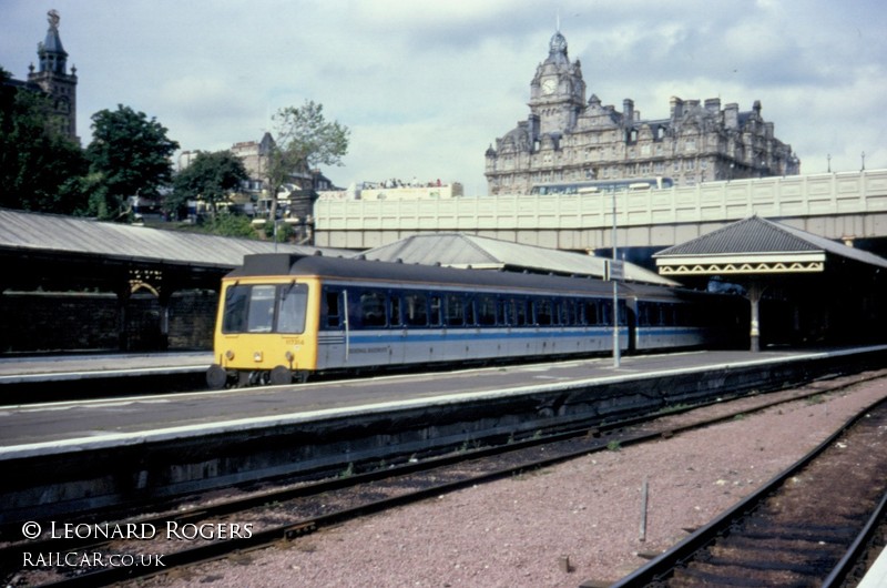 Class 117 DMU at Edinburgh Waverley