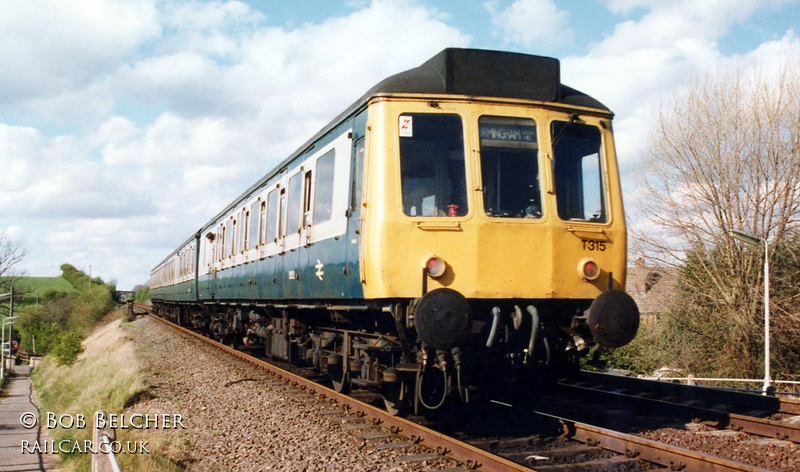 Class 117 DMU at Wootton Wawen