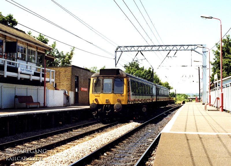 Class 117 DMU at South Tottenham