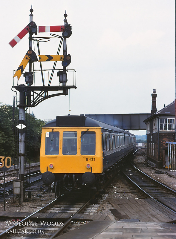 Class 117 DMU at Westbury