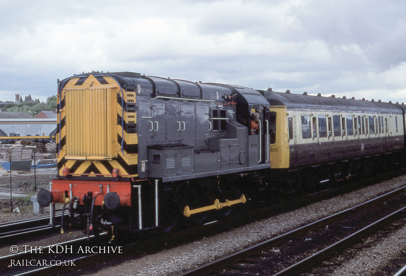 Class 117 DMU at Gloucester