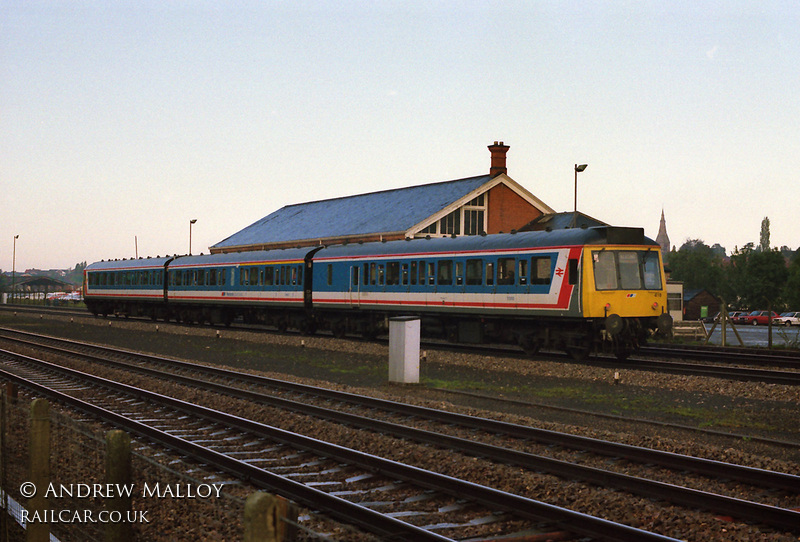 Class 117 DMU at Maidenhead