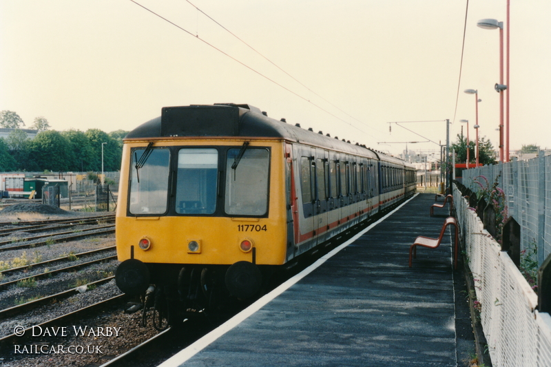 Class 117 DMU at Watford Junction